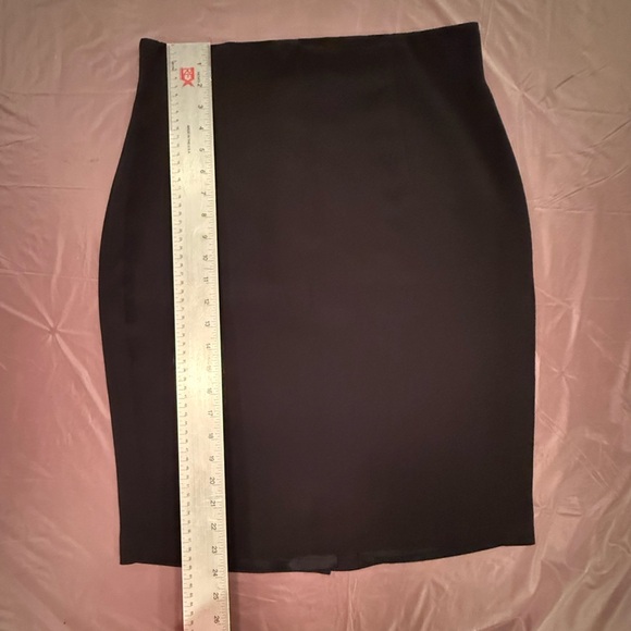 Flores & Flores Black 100% Silk Knee Length Pencil Skirt Size 8/Medium MSRP $225 - Picture 8 of 8